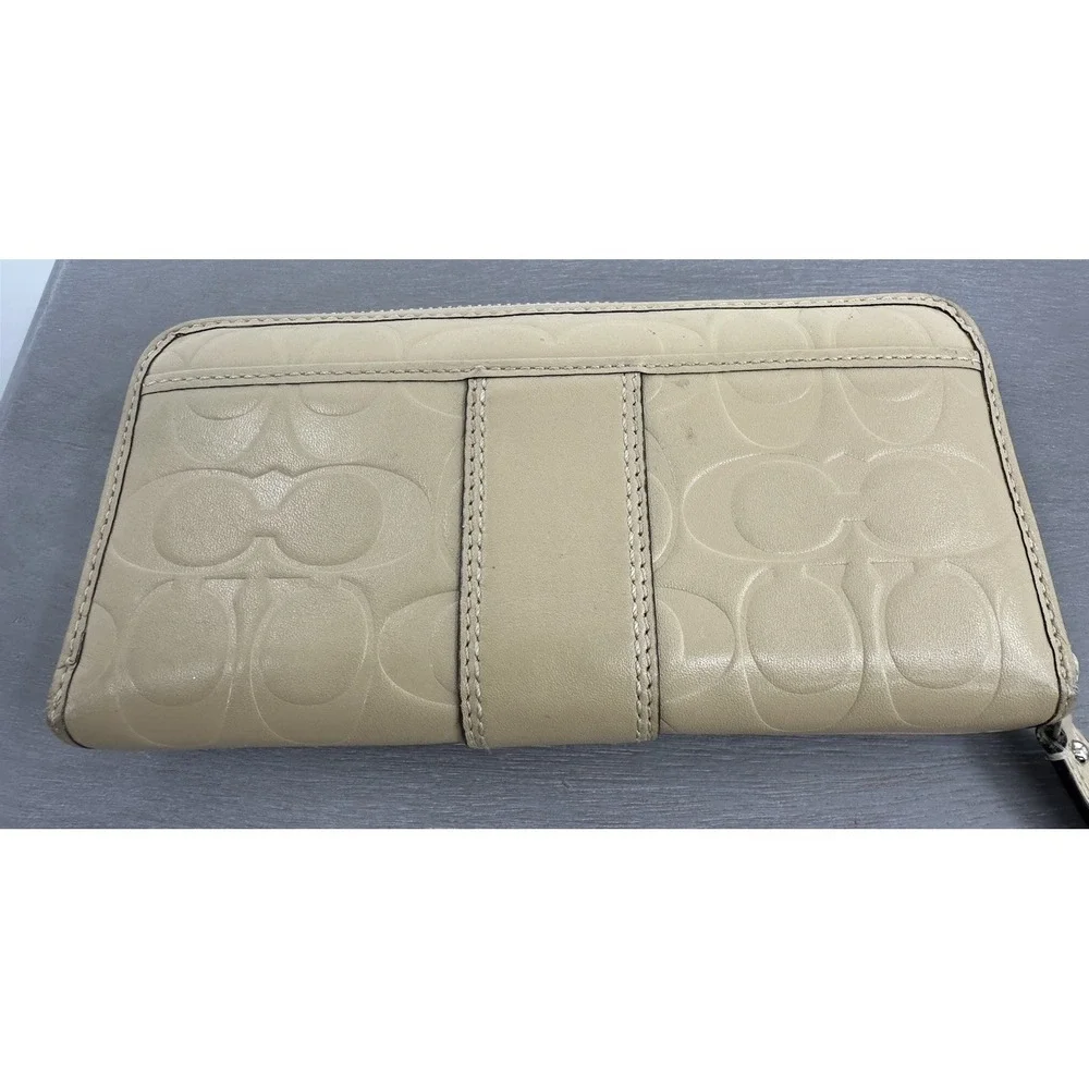 Coach Campbell Embossed Leather Wallet Clay Bisque‎ Large Zip Around RARE